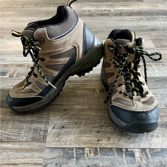 BearPaw Brown Leather Hiking Outdoor Camping Boots Boy's 3 - Picture 2 of 6